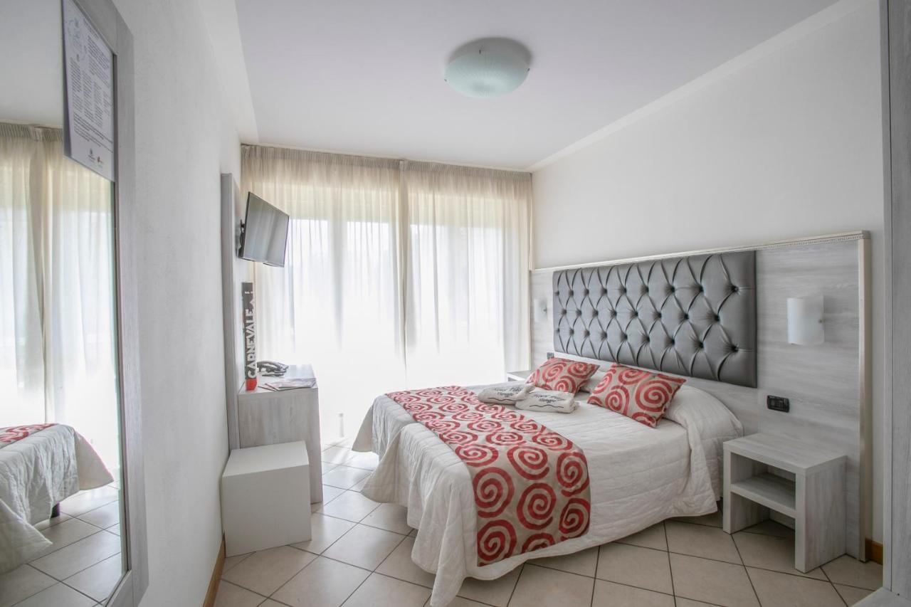 Hotel Playa Viareggio Buitenkant foto